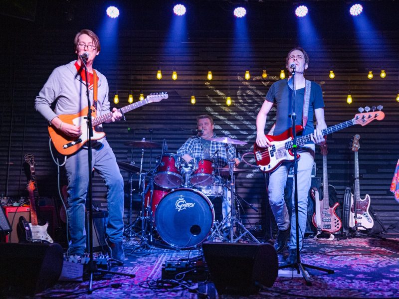 Fangs and Twang performs.