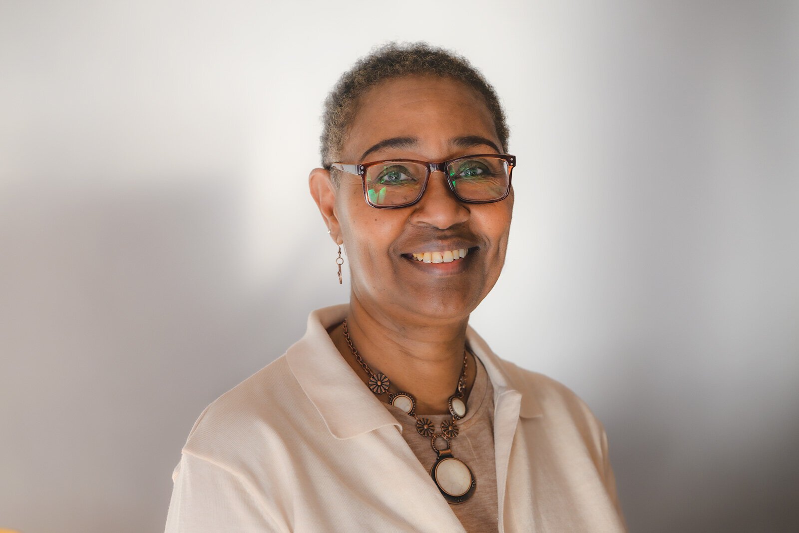 Lynne Settles at Riverside Arts Center.