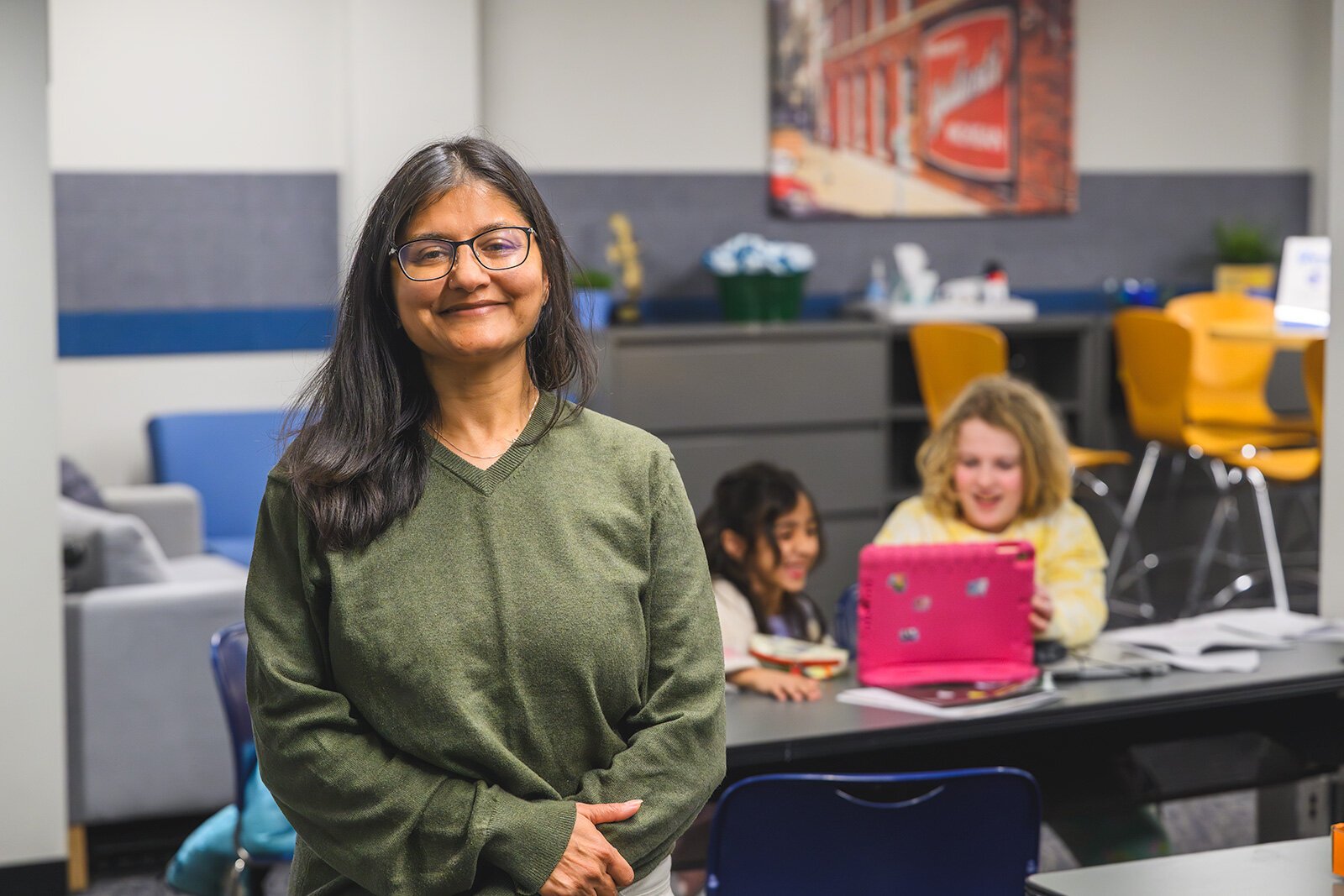 Shiri Vivek at an InvenTeam meeting at SPARK East.