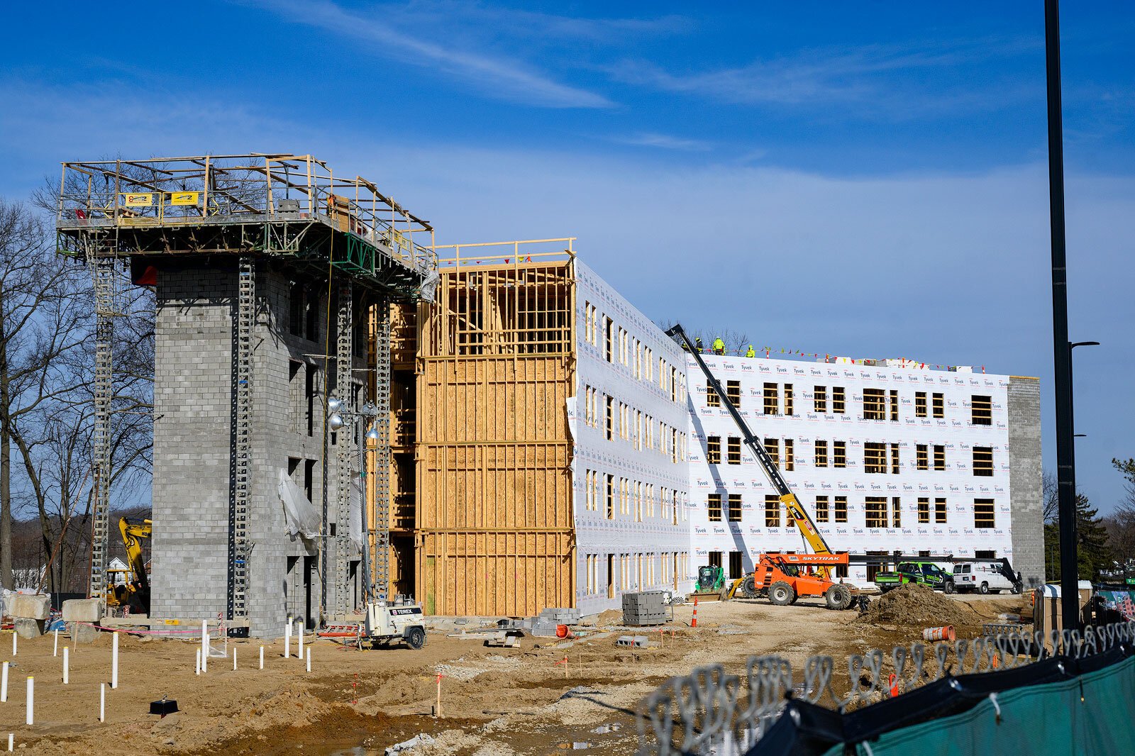 New Lakeside Apartments under consrtruction at EMU.