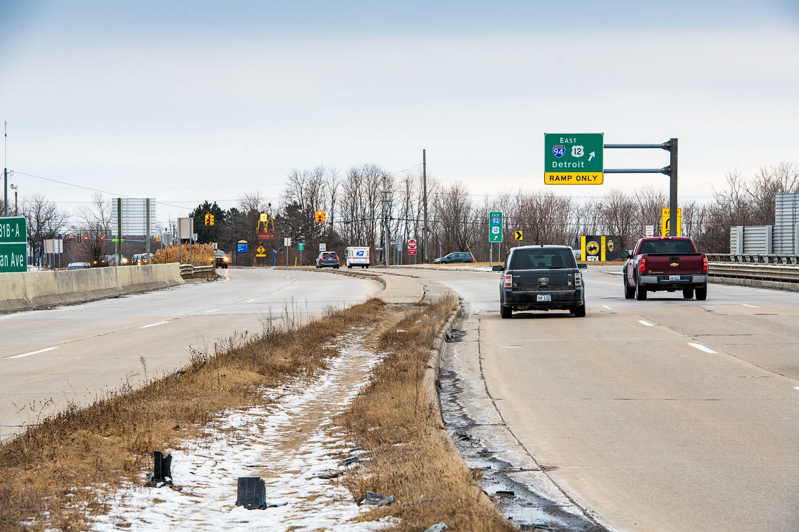 A footpath in the median of the Huron Street I-94 overpass.