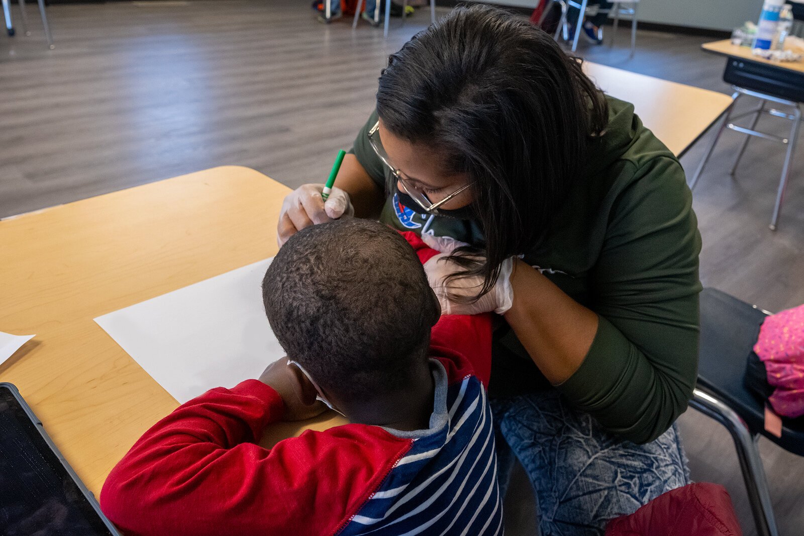 Shakira Nelson helps a student at the Parkridge Community Center Learning Lab.